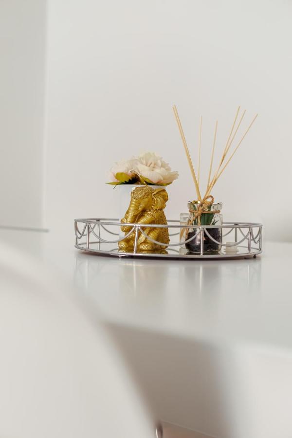 Elegant 3 Bedroom Apt - City Centre - Garage - Metro 리스본 외부 사진