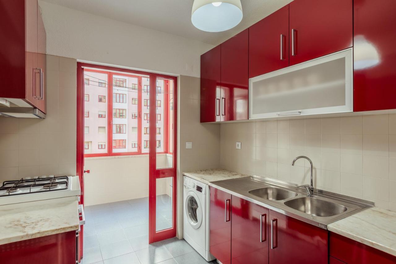 Elegant 3 Bedroom Apt - City Centre - Garage - Metro 리스본 외부 사진