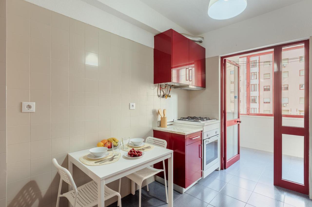 Elegant 3 Bedroom Apt - City Centre - Garage - Metro 리스본 외부 사진