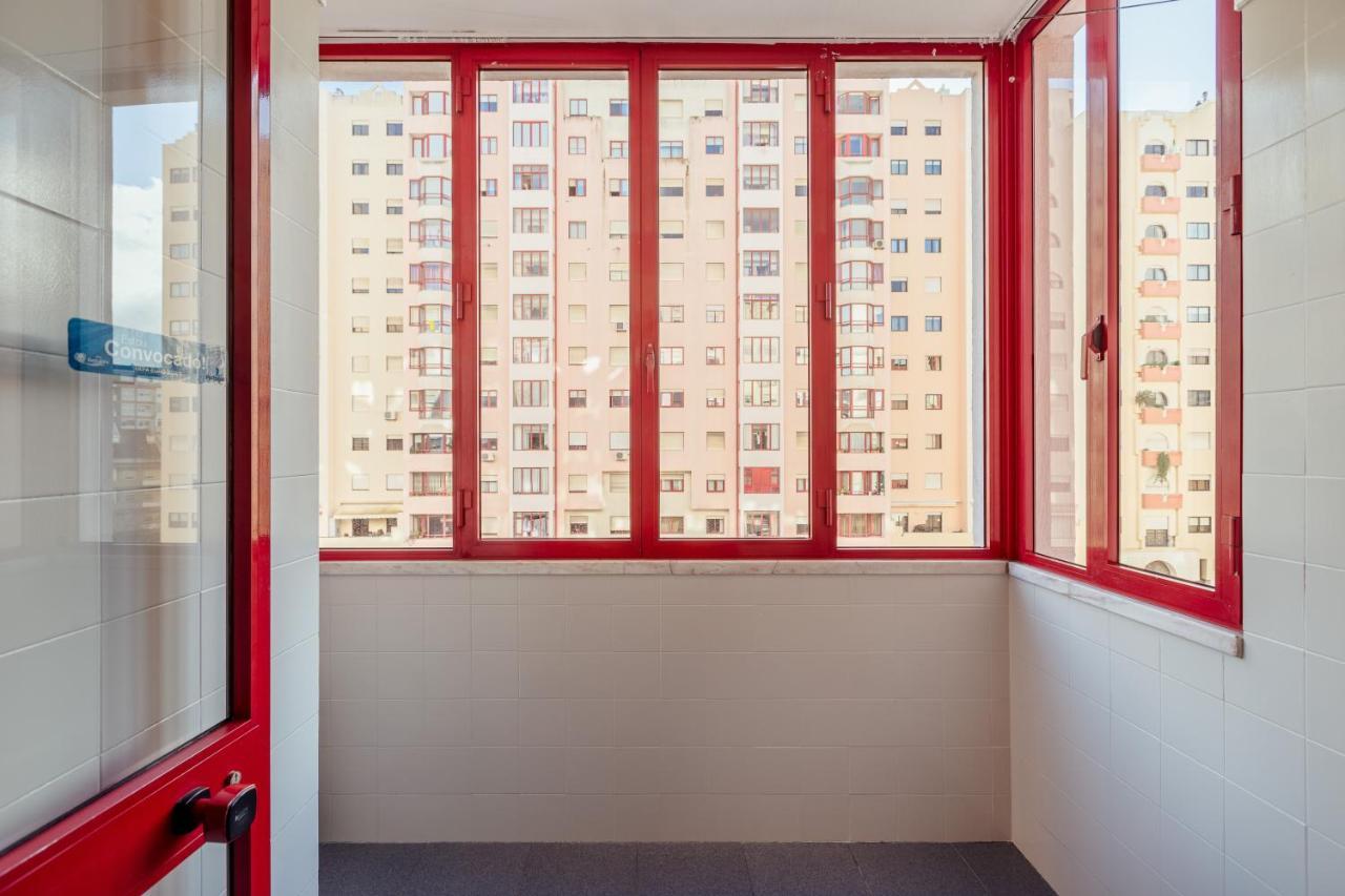 Elegant 3 Bedroom Apt - City Centre - Garage - Metro 리스본 외부 사진
