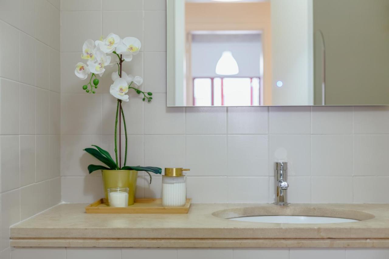 Elegant 3 Bedroom Apt - City Centre - Garage - Metro 리스본 외부 사진