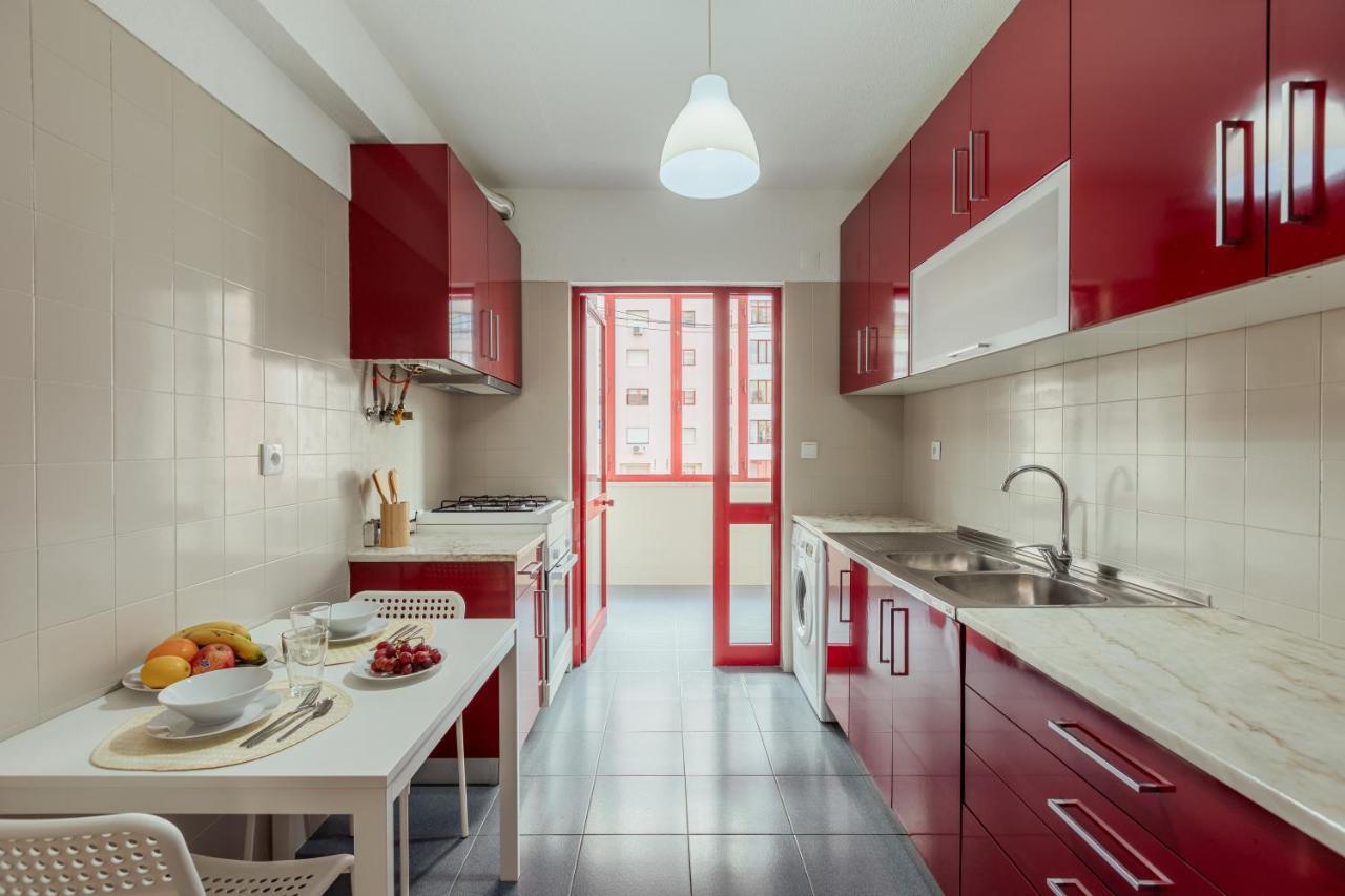 Elegant 3 Bedroom Apt - City Centre - Garage - Metro 리스본 외부 사진