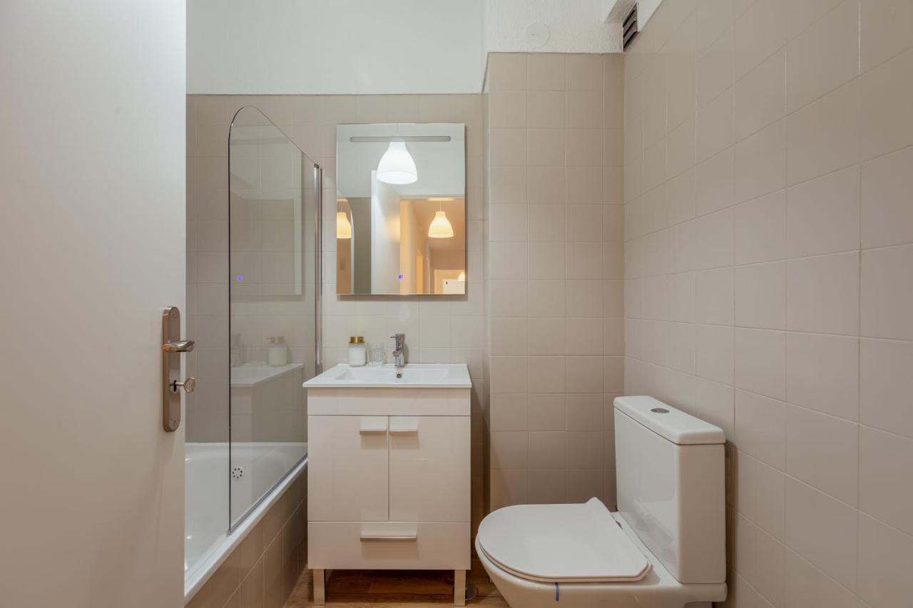 Elegant 3 Bedroom Apt - City Centre - Garage - Metro 리스본 외부 사진