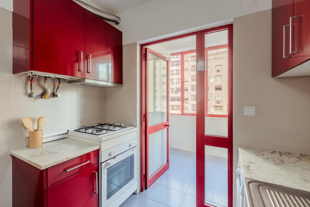 Elegant 3 Bedroom Apt - City Centre - Garage - Metro 리스본 외부 사진